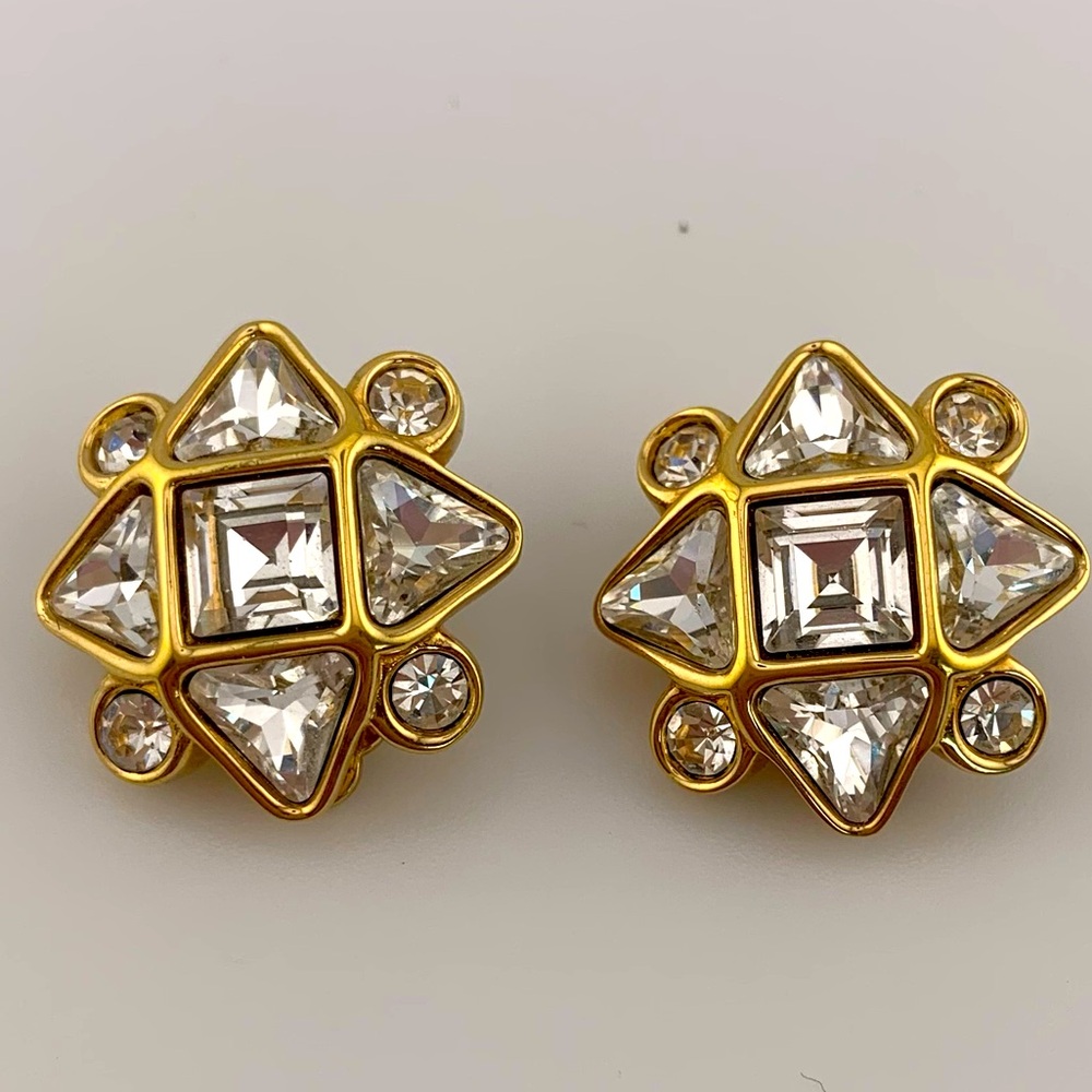SWAROVSKI AUSTRIAN CRYSTALS VINTAGE GOLD PLATE clip-on earrings 7/8" SIGNED VTG